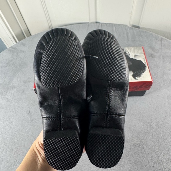 Capezio Children’s Black Split Sole Leather Lace Up Jazz Shoes Size 13.5 - Picture 2 of 3